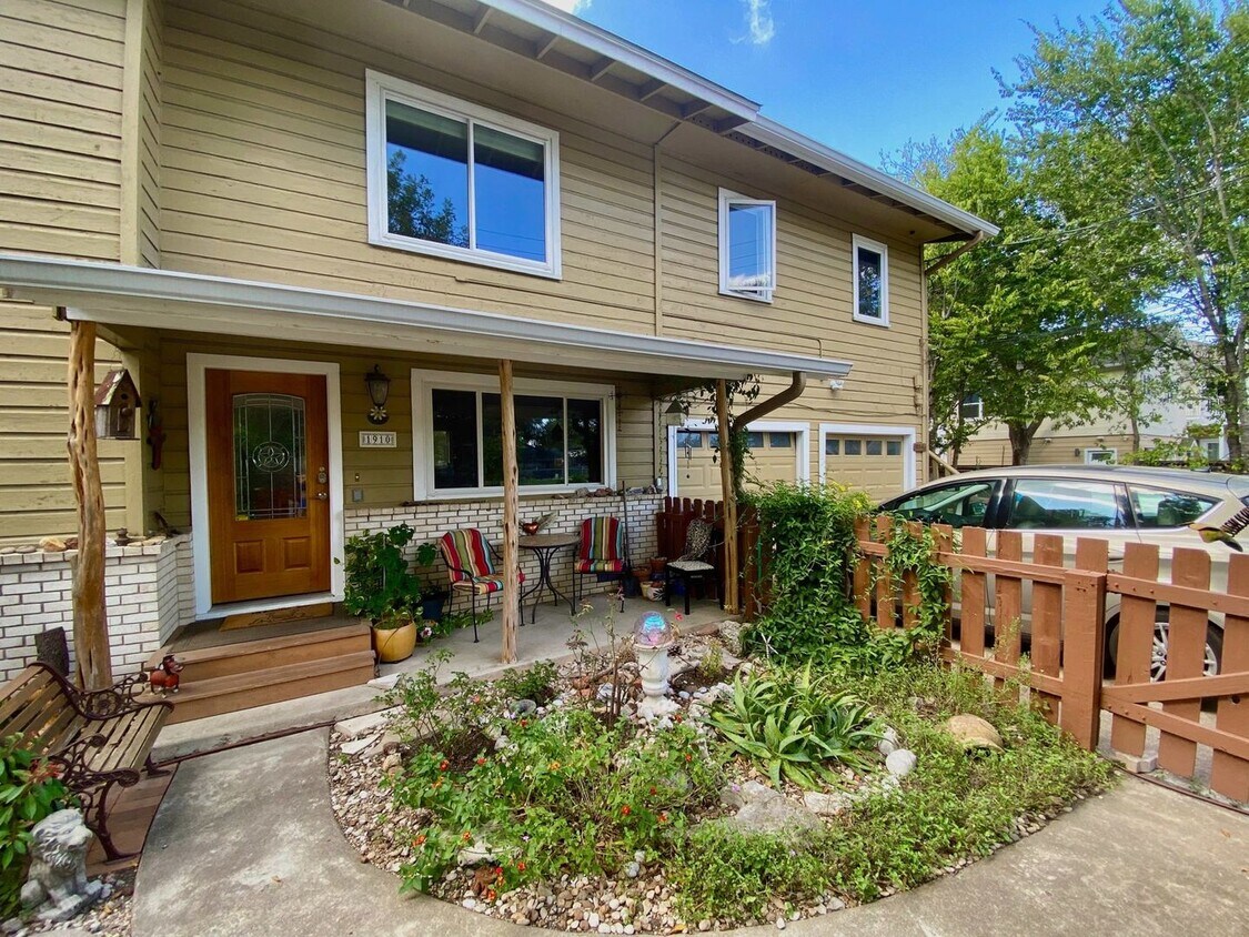 Primary Photo - 2+ Bedroom Single Family Home in Austin