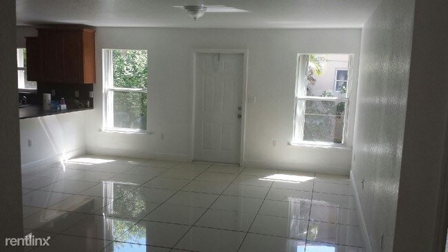 Foto del edificio - 3 br, 2 bath Apartment - 2605 NW 31 Street