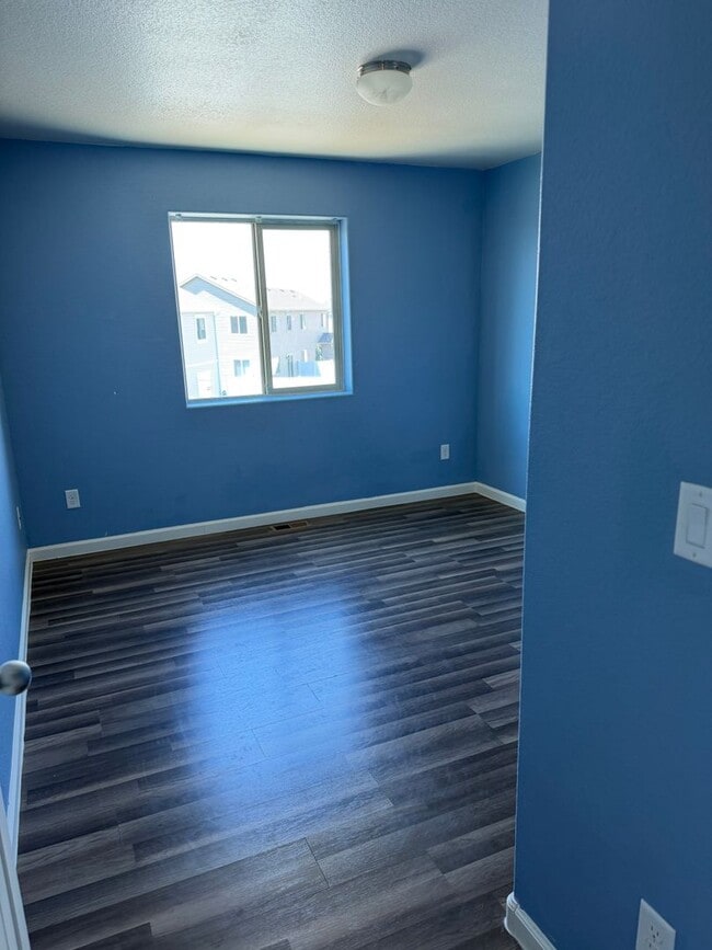 Building Photo - Beautiful 3 Bed 2.5 Bath 2 Car Garage
