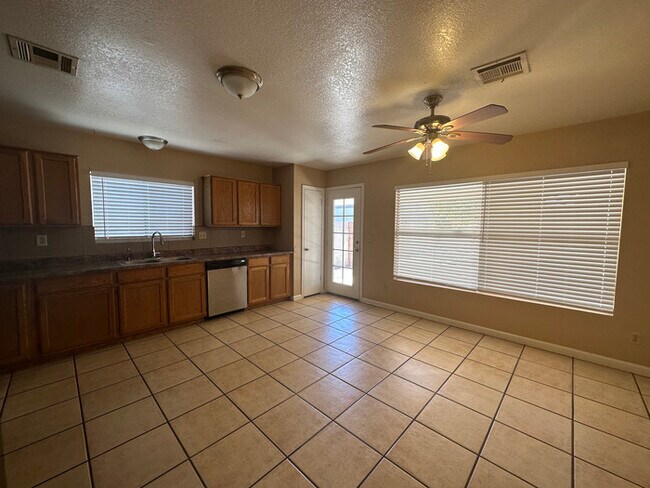 Building Photo - 3 bed 2 bath beautiful home in Glendale