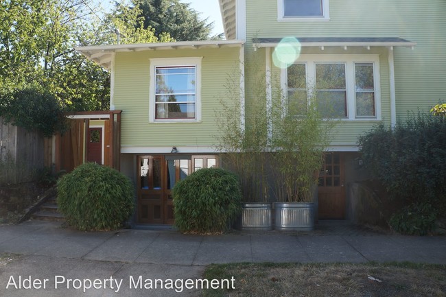 Building Photo - 2904 SE 35th Ave