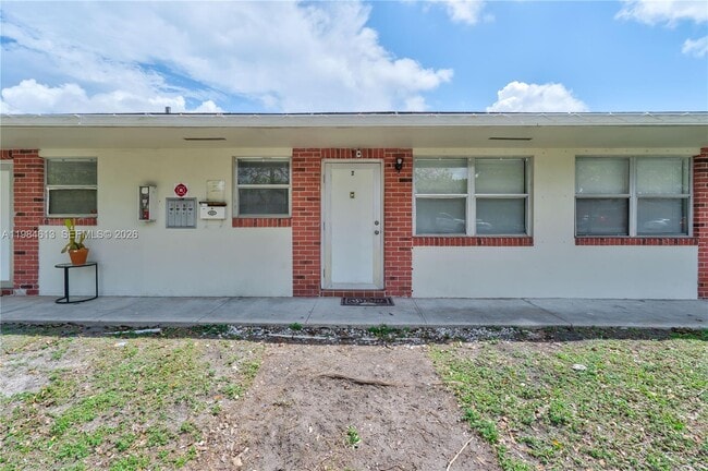 Building Photo - 856 SW 10th St