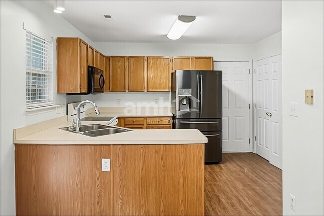 Building Photo - 1004 Bikar Ct