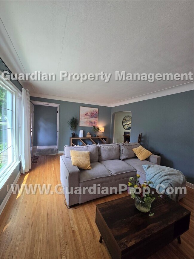 Foto del edificio - 3313 Library Ln