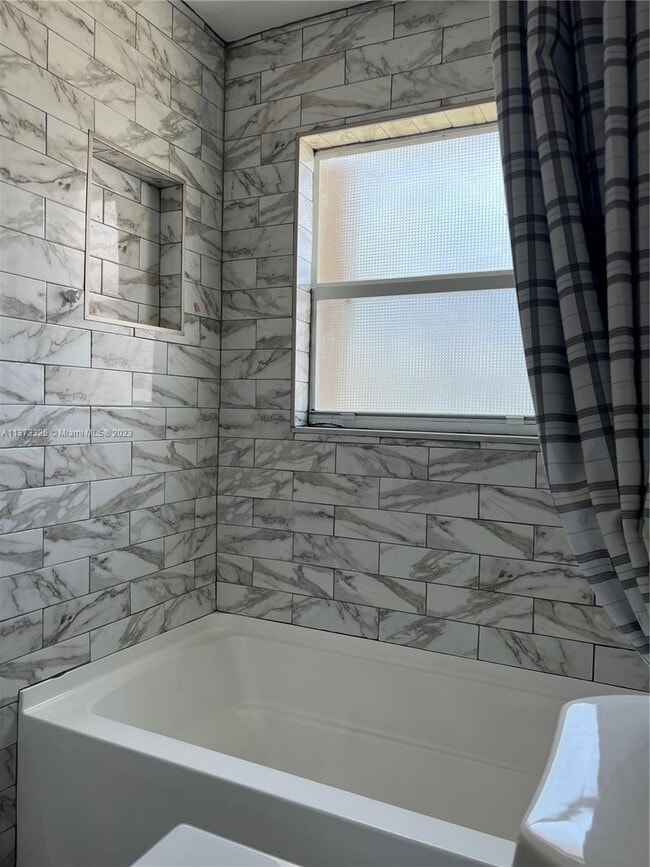Foto del edificio - 1640 NE 33rd St