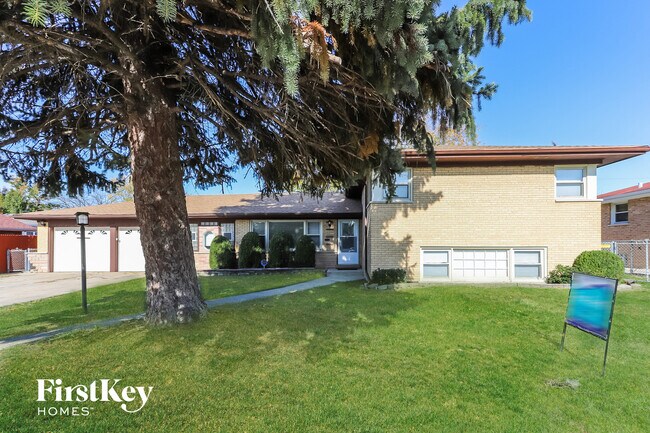 Building Photo - 504 E 163rd St