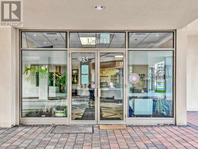 Photo du bâtiment - 935 Sheppard Ave W
