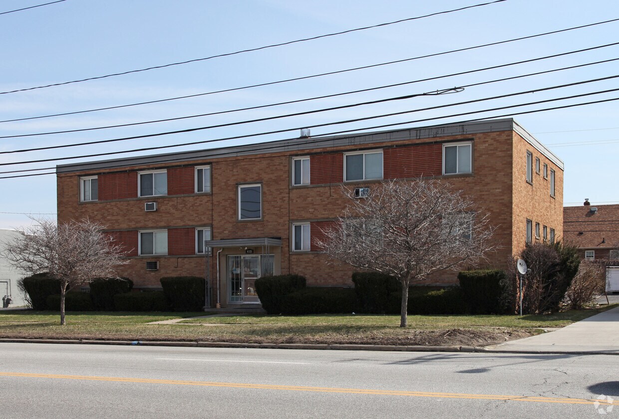 Building Photo - 4325 Ridge Rd