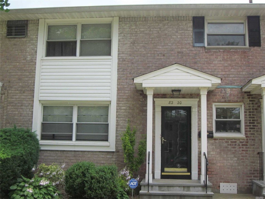 Primary Photo - 82-20 Langdale St