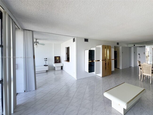 Foto del edificio - 1000 Parkview Dr