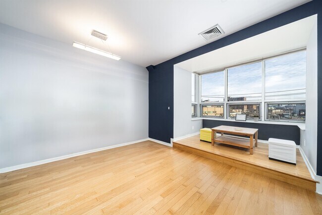 Foto del edificio - 689 Marin Blvd