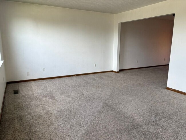 Foto del edificio - 801e Huggins Rd