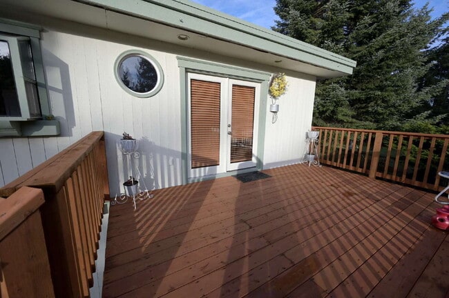 Foto del edificio - Home and cabin with water view on 3 acres, in Sequim