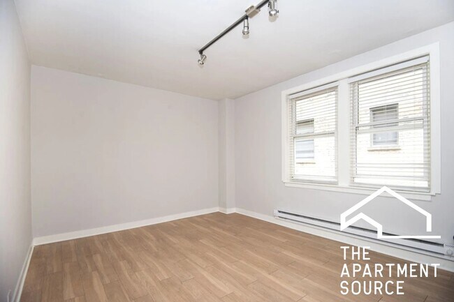 Foto del edificio - 511 W Belmont Ave