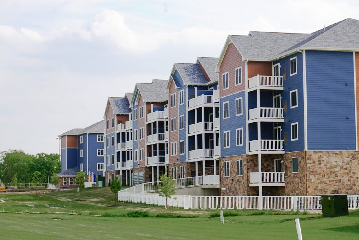 Primary Photo - Falcon Ridge Apartments