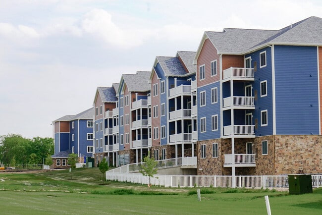 Foto del edificio - Falcon Ridge Apartments