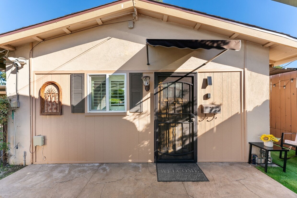 Foto principal - 7227 Fallbrook Ave