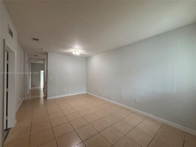 Building Photo - 1666 SE 27th Ct