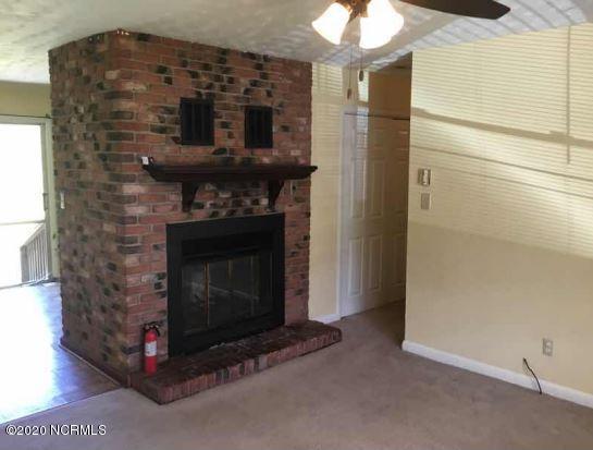 Building Photo - 303 Lakewood Dr