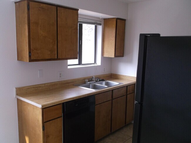 Building Photo - 45 S Pinegrove Rd