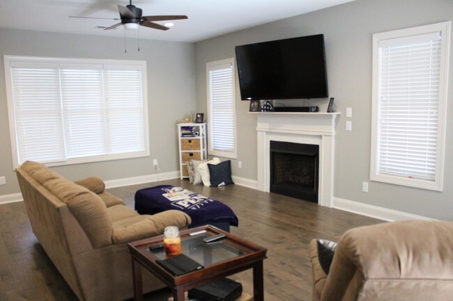 Foto del edificio - 130 Pinebranch Ct
