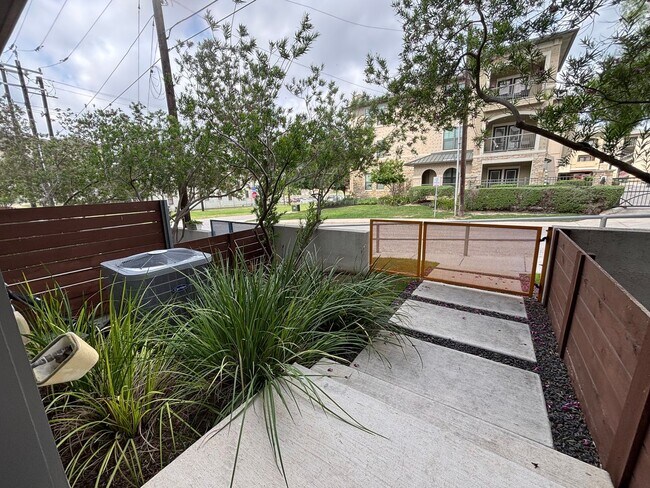 Foto del edificio - Gorgeous 2 Story Townhome in the Heart of ...