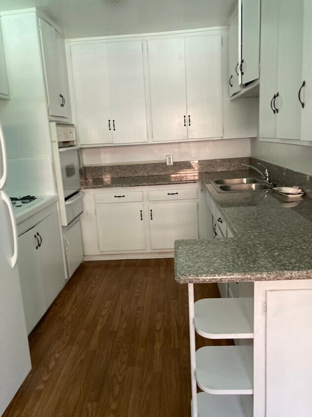 Primary Photo - 1160 N Ogden Dr