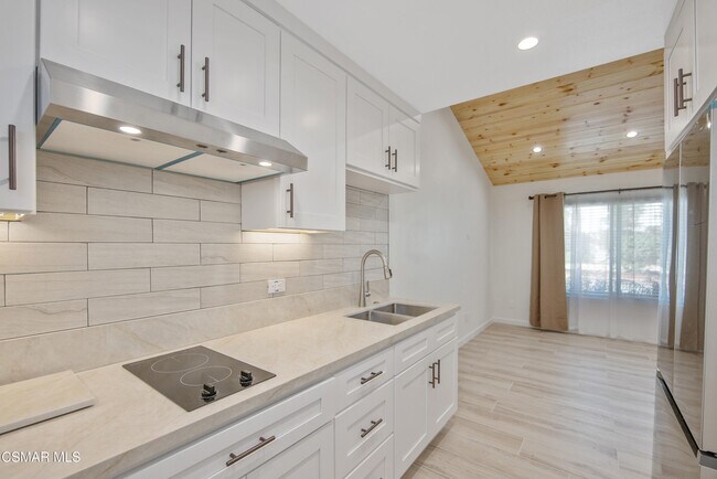 Building Photo - 5540 Lake Lindero Dr