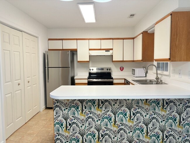 Building Photo - Conveniently Located 2 Bed Condo Near Colonial Williamsburg