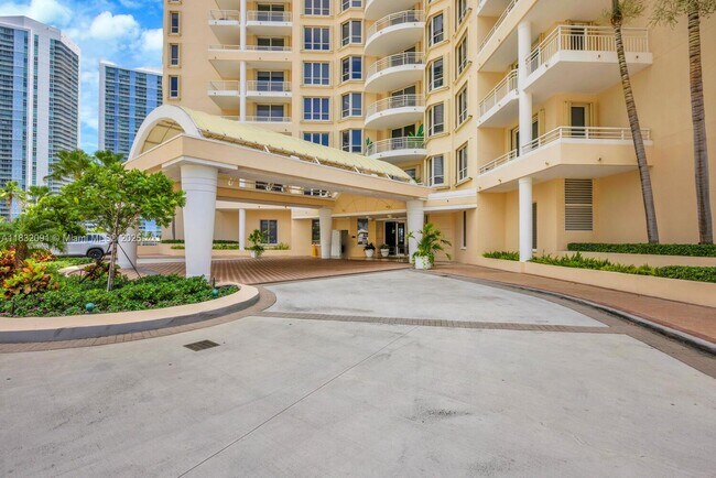 Foto del edificio - 888 Brickell Key Dr