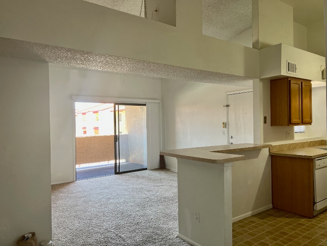Building Photo - 2194 N Pantano Rd