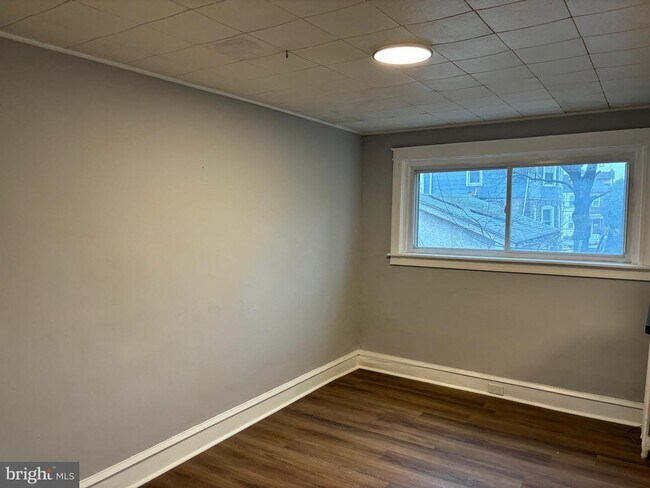 Building Photo - 146 Laurel Rd