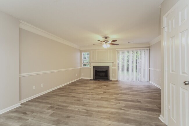 Foto del edificio - 3204 Summercroft Ln