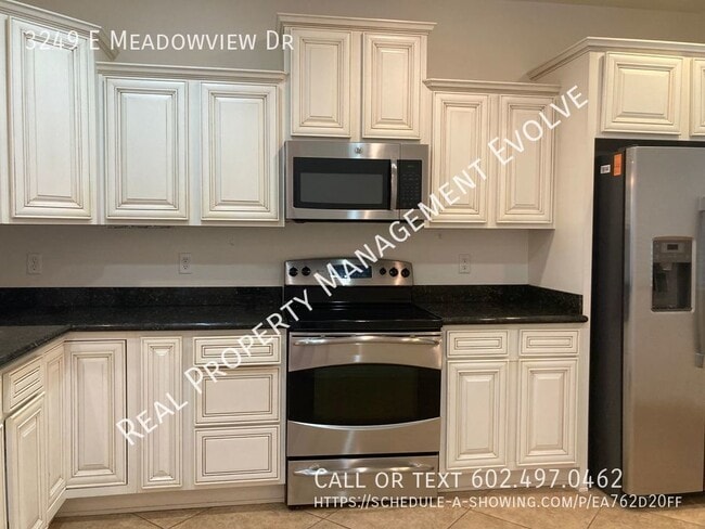 Building Photo - 3249 E Meadowview Dr