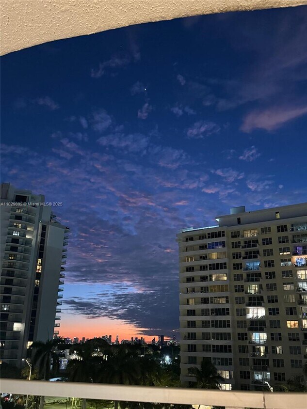 Foto principal - 5555 Collins Ave