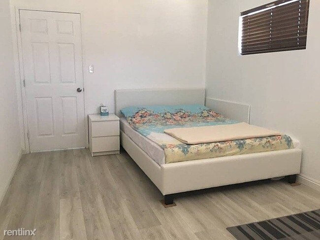 Building Photo - 1 br, 1 bath Townhome - 7891 Lion Street