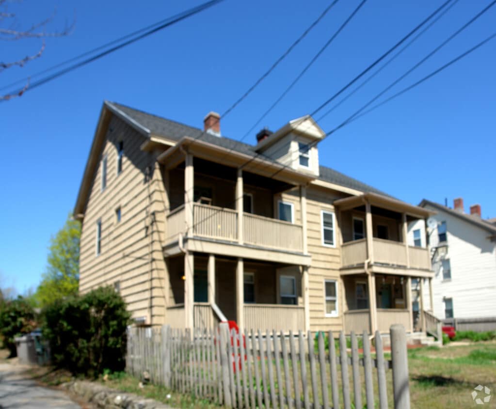372 Privilege St, Woonsocket, RI 02895 372 Privilege St Woonsocket, RI