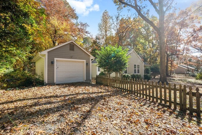 Photo - 900 Branch St House