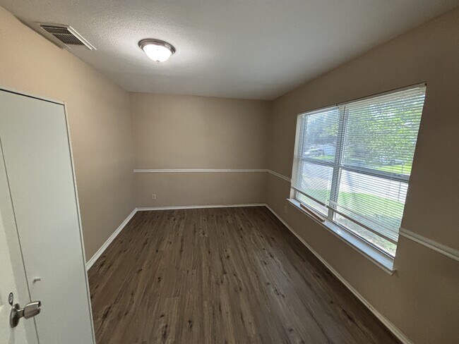 Building Photo - 5850 Spring Pebble