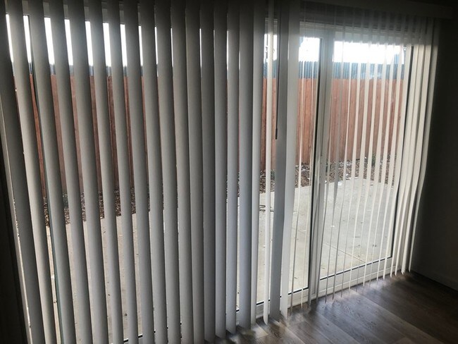 Foto del edificio - 5920 Stanley Ave