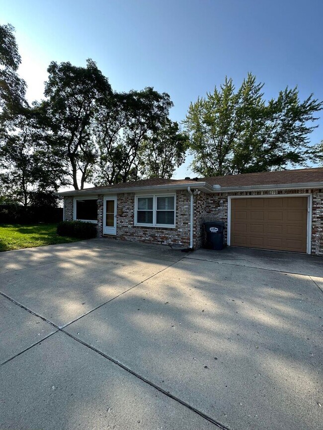 Building Photo - Nice! Duplex in Chesterfield!