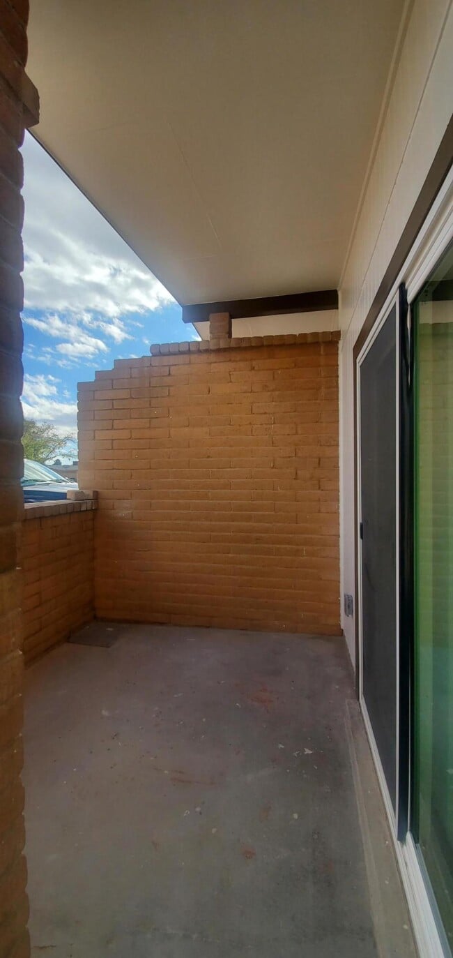 Building Photo - 2909 Beachcomber Dr
