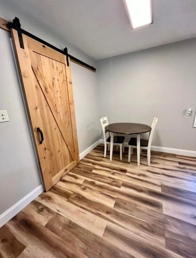 Building Photo - 705 16th Ave