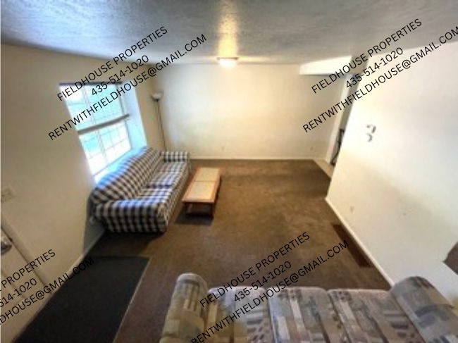 Building Photo - 682 E 800 N