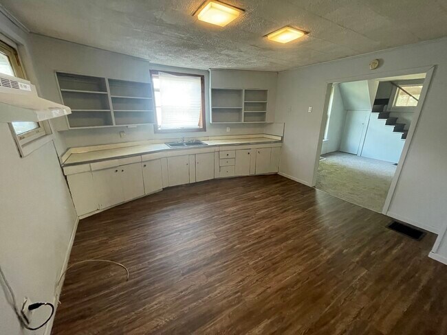 Building Photo - 1201 Mc Kinley Ave