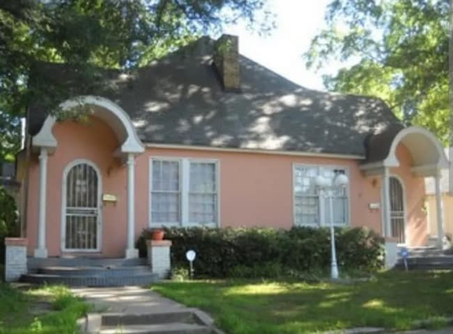 Building Photo - 413 W 13th Ave