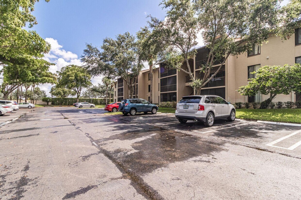 203 Foxtail Dr Unit D2, Greenacres, FL 33415 Condo for Rent in