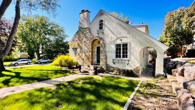 Foto del edificio - Classic 4 Bedroom Single Family Home In So...