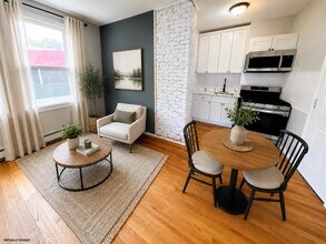 Building Photo - 305 Cator Ave