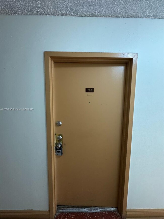 Foto del edificio - 13390 NE 7th Ave